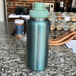 Lululemon water bottle